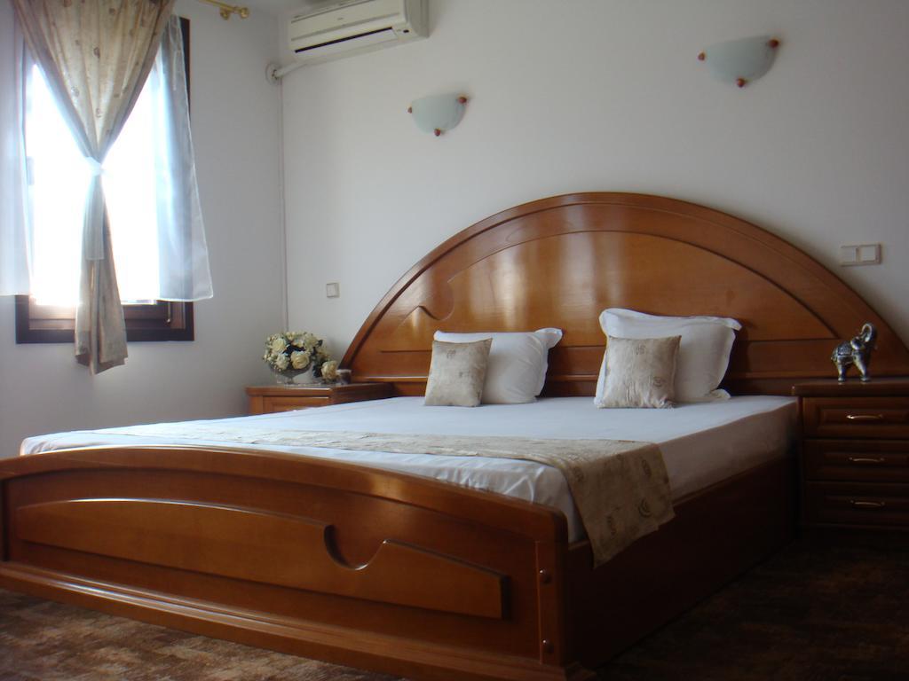 Family Hotel Elegance Arbanasi Pokoj fotografie